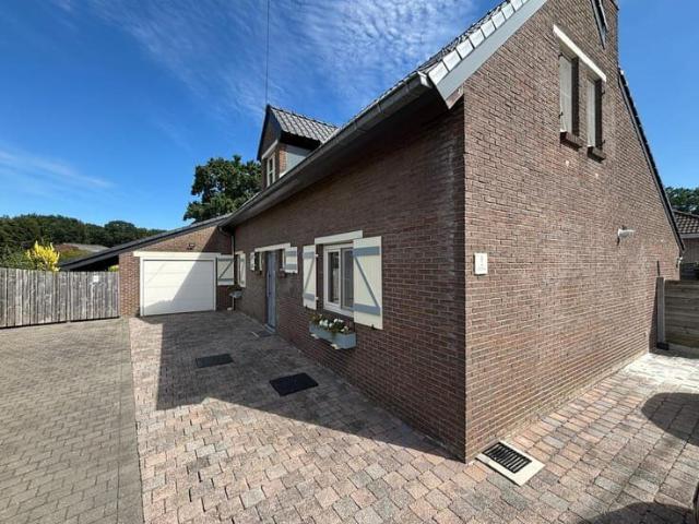 Vrijstaande gemeubileerde woning met zwembad en tuin