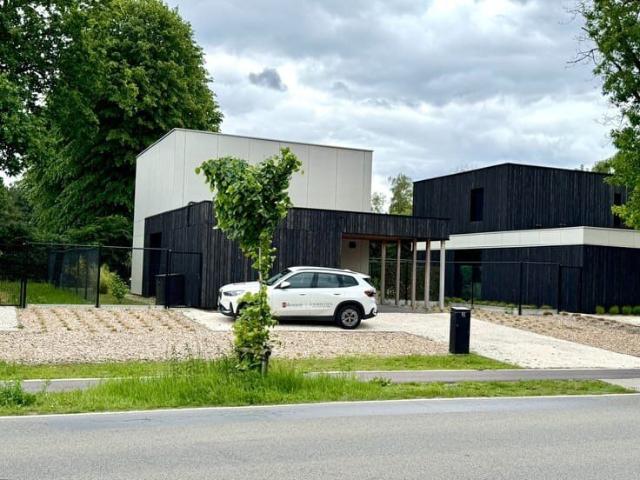 Vrijstaande houtskelet woning met drie slaapkamers en tuin
