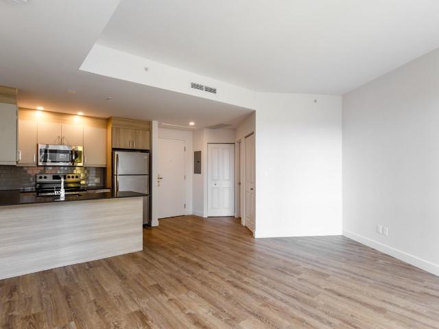 Vue Apartments 2 Bedroom Apartment for Rent at 7407 Av Mountain Sights, Montréal, QC H4P 0B6 Snowdon