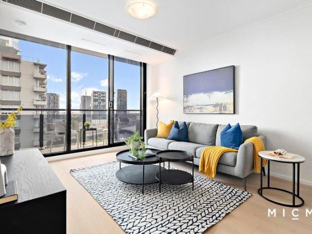 Vue Grande Space, Style and Sweeping Water Views