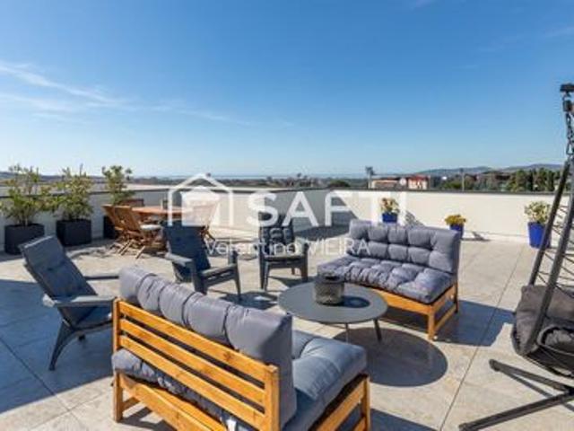 Vue dégagée jusqu'à la mer, toit terrasse spectaculaire de 97 M2