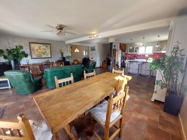 Vue Exceptionnelle Et Exposition Plein Sud A 9 Minutes D'asp. 158m² Estadens