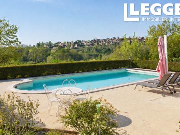 Vue Exceptionnelle sur Domme – Propriété Périgourdine de Standing construite en 2011, Piscine, Ascenseur & PV