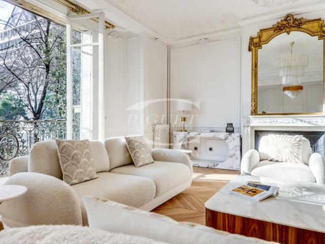 VUE EXCEPTIONNELLE SUR LA TOUR EIFFEIL – PLEIN SUD/OUEST, SANS VIS A VISCatherine PiguetAlma Immobilier