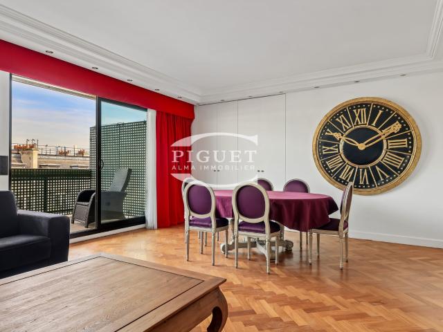 VUE EXCEPTIONNELLE SUR LA TOUR EIFFEL TERRASSE DE PLAIN PIEDCatherine PiguetAlma Immobilier