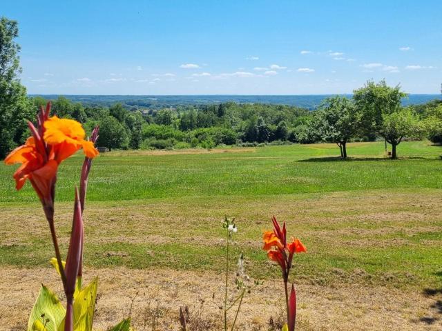 Vue imprenable pour cet ensemble de gîtes et habitation 275m² Champs Romain