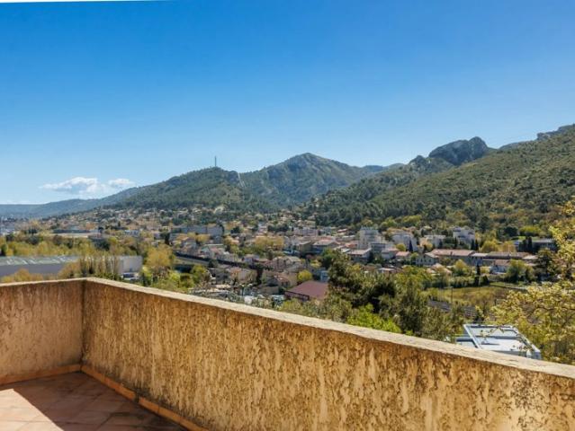 VUE IMPRENABLE SUR LES COLLINES