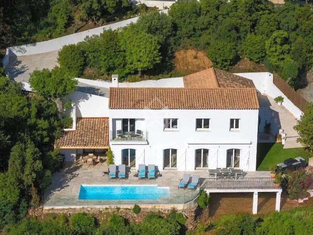 Vue mer dominante pour cette villa clé en main à Cavalaire s. 145m² Cavalaire sur Mer