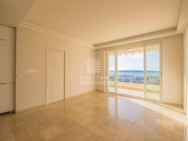Vue mer panoramique Etage élevé Standing 54m² Cannes