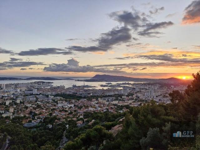 Vue mer panoramique exceptionnelle – Maison dominante sur le Faron à Toulon