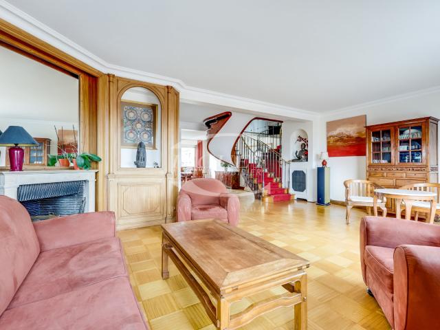 VUE SPECTACULAIRE SUR TOUS LES MONUMENTS EMBLEMATIQUES DE PARISCatherine PiguetAlma Immobilier