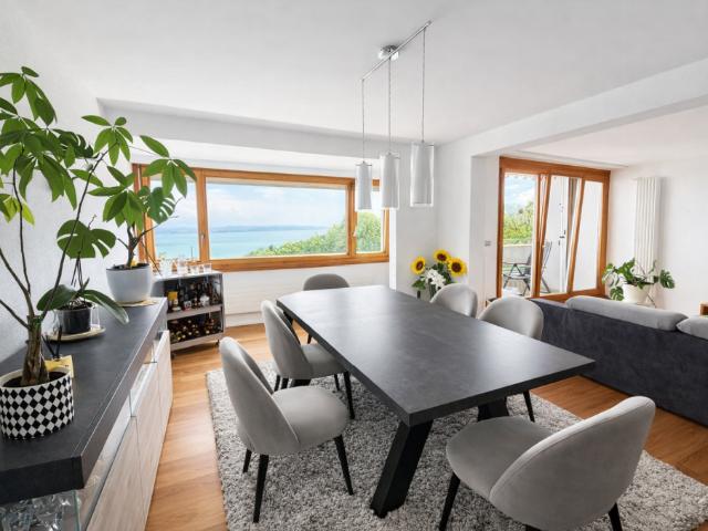 Vue sur le lac ! Appartement de 3.5 pièces avec balcon