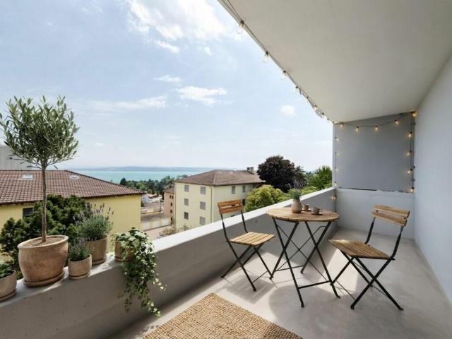 VUE SUR LE LAC ET APPARTEMENT RÉNOVÉ SPACIEUX 4,5 PIÈCES À SAINT AUBIN SAUGES