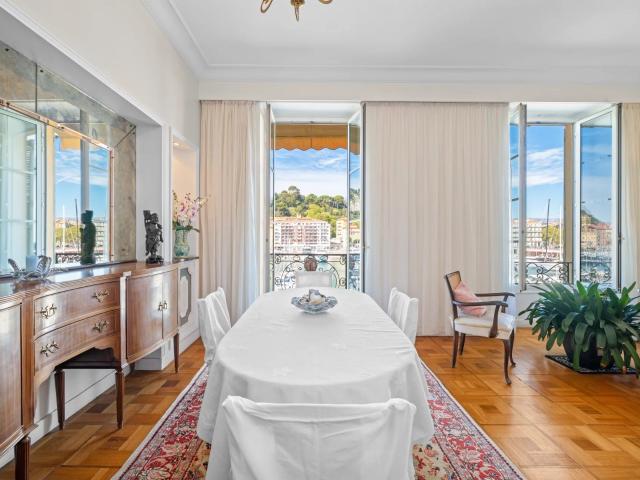 Vue sur le port: appartement de 2 chambres 88m² Nice