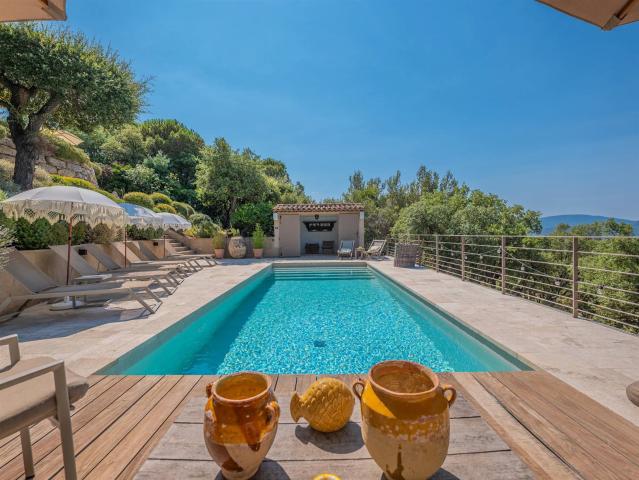 Vue panoramique campagne et vignes, proche village 200m² Grimaud
