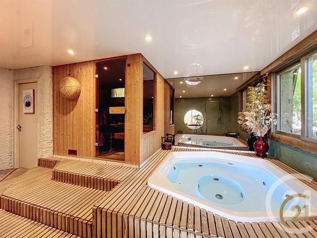 VUE PANORAMIQUE À 420000€, cette maison de 215m² vous accu. 215m² Bart