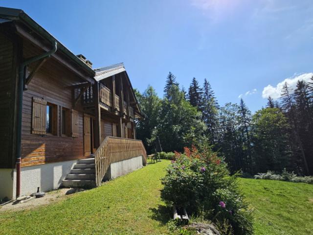 Vue panoramique, à côté des pistes et terrain constructible