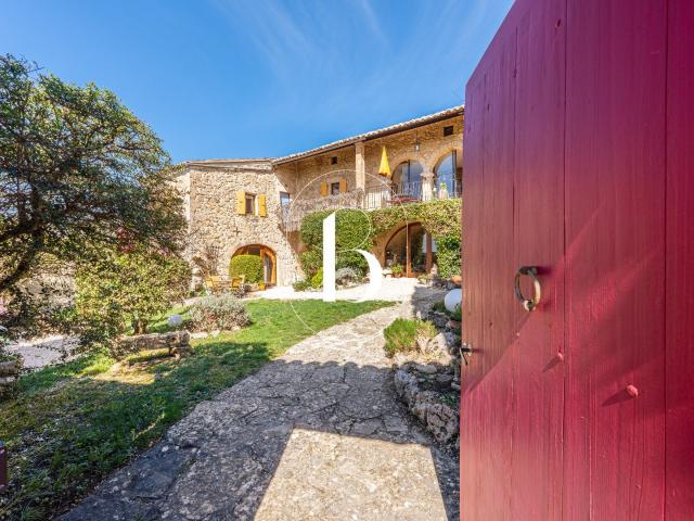 Vue panoramique à la croisée des Monts. 255m² Barjac