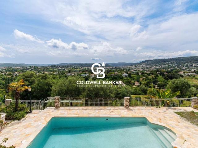 Vue Panoramique à pied du village 181m² Saint Paul