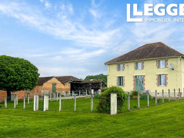 Vue panoramique, aucun voisin proche ! Maison de Maître 1930 rénovée, dépendances, sur 2 ha de terrain