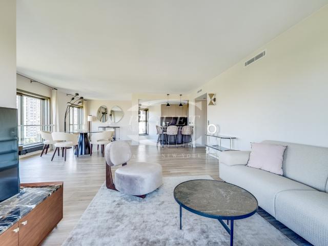 VUE PANORAMIQUE SUR PARIS ET LA TOUR EIFFELCatherine PiguetAlma Immobilier