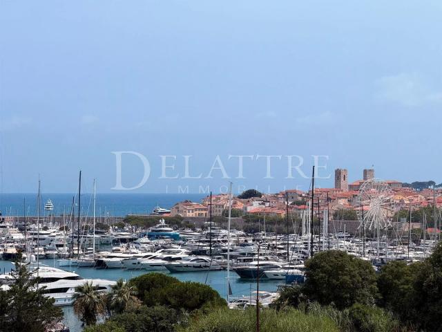 Vue panoramique Vieil Antibes, Port Vauban, Fort carré 90m² Antibes