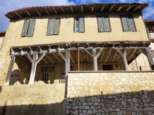 Vue Pyrénées: maison de village pleine de potenti
