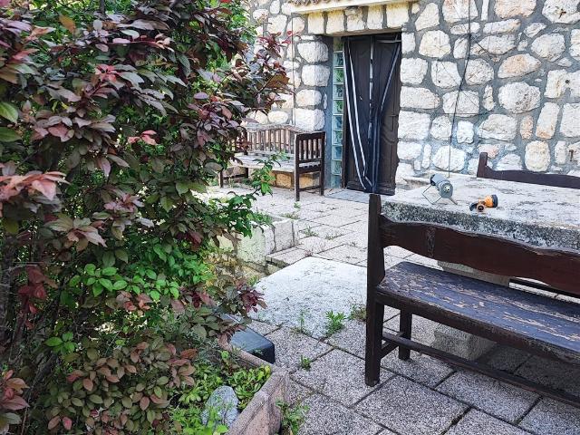 Vues panoramiques sur la rivière Maison avec 2 appartement. 150m² Daluis