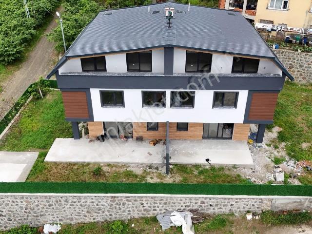 Vyg'den Akçaabat Uğurlu'da Satılık Triplex İkiz Villa