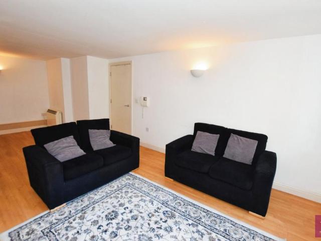 W3, 51 Whitworth Street West. 1 bed flat to rent £1,200 pcm £277 pw