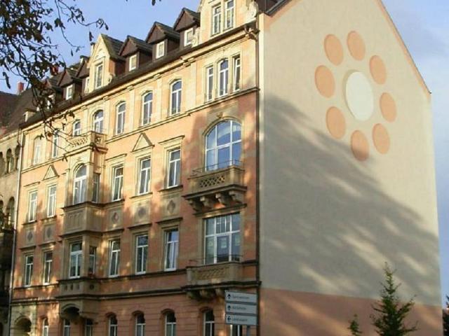 W0359 – Schöne 2RW am Lutherplatz
