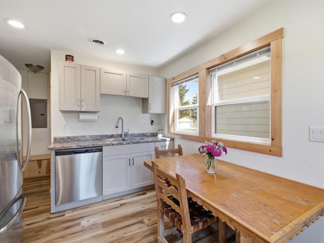W1260 floral park lane