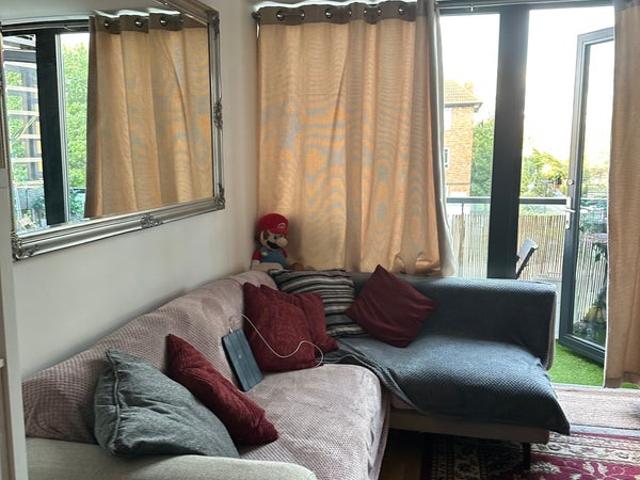 W12 7FG one room flat for short term rent