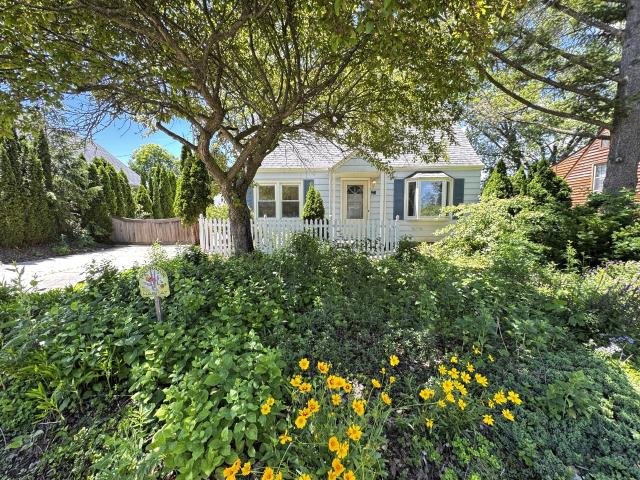 W165N8607 Dardis Ave