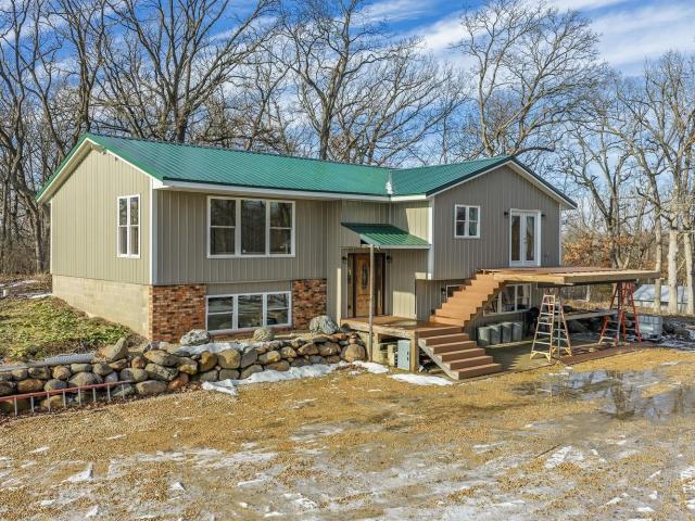 W1702 Golden Road
