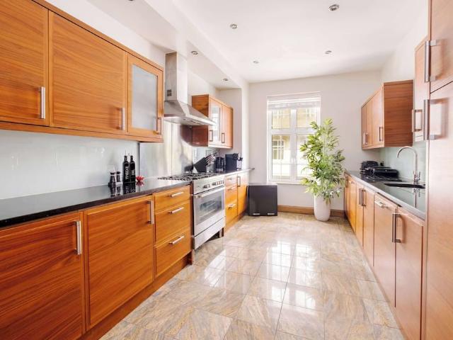 W1K, United Kingdom | 4 bed apartment for rent #165860586 | Rentberry