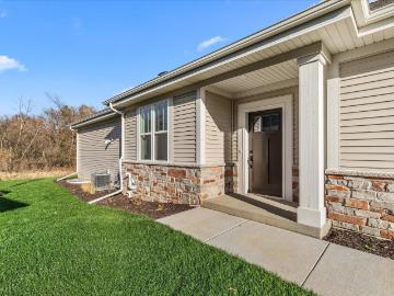 W204 n17685 Laurel Pl, Unit 801, Jackson, WI 53037 | MLS #1958