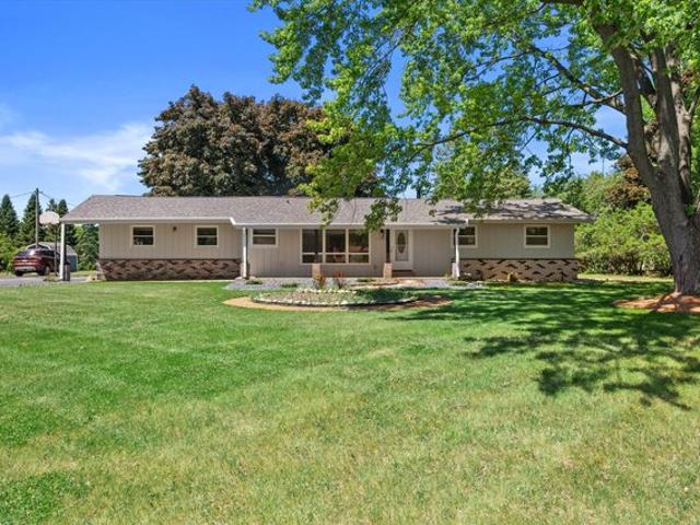 W226N8041 Longview Dr, Lisbon, WI 53089