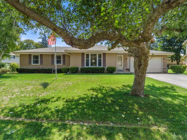 W222N2281 Glenwood Ln