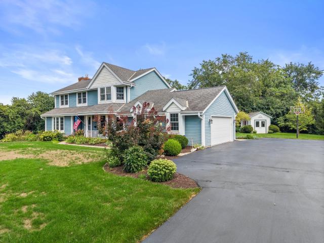 W234S5010 Woodchuck Ln
