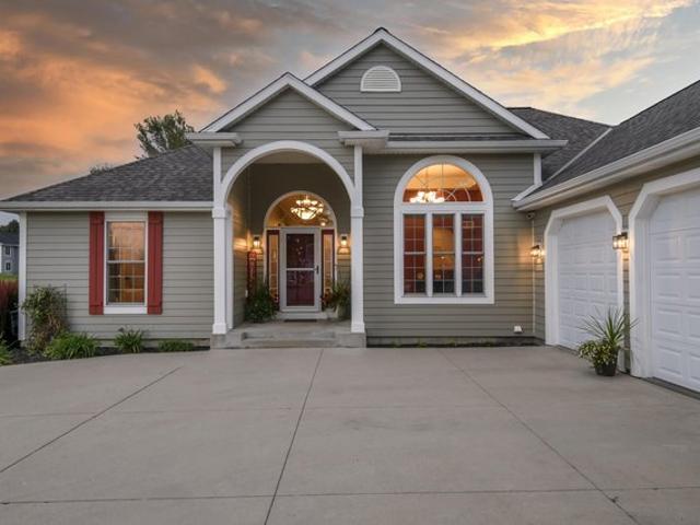 W2366 McAleavey Ct, Ashippun, WI 53066