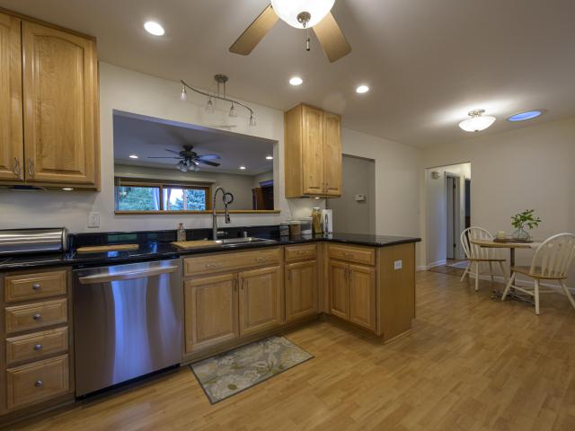 W262S3250 Ridge Rd