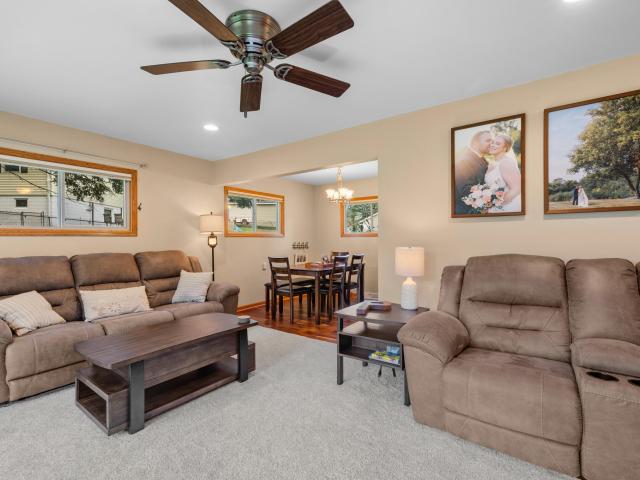 W262S3300 Ridge Rd