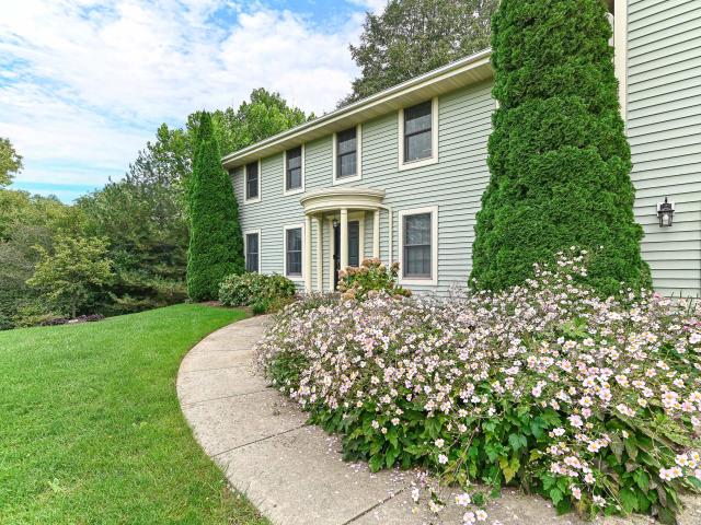 W294S2960 Wills Barry Ct