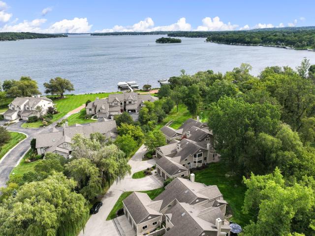 W304N2358 N Westwind Dr, Unit 5C