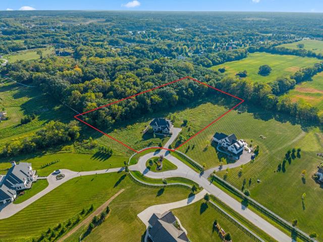 W339 s271 Foxtail Ct, Oconomowoc, WI 53066 | MLS #1960