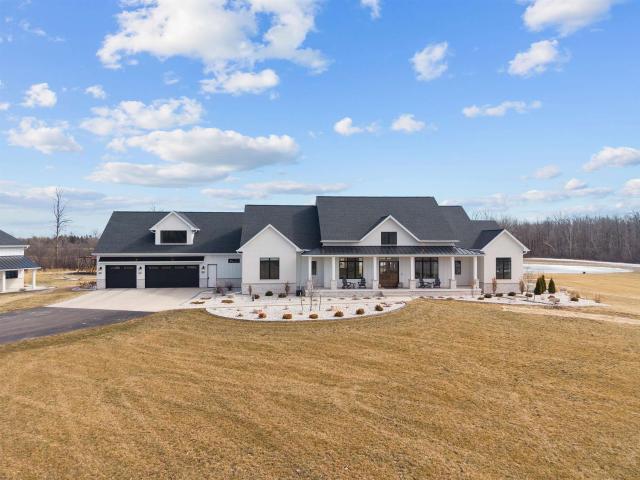 W5896 Autumn Hills Pkwy, Appleton, WI