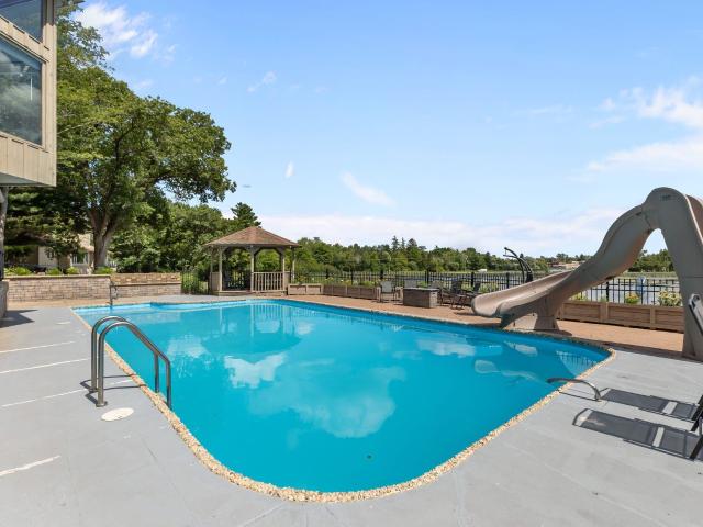 W8255 buttercup court