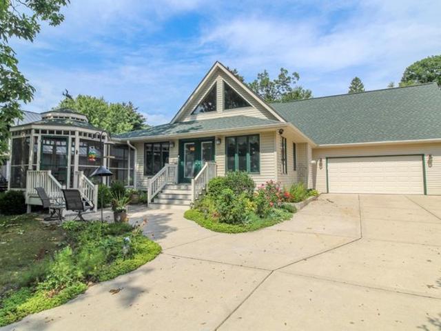 W9056 Ripley Rd, Cambridge, WI 53523