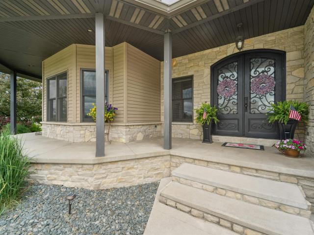 W9071 black otter court